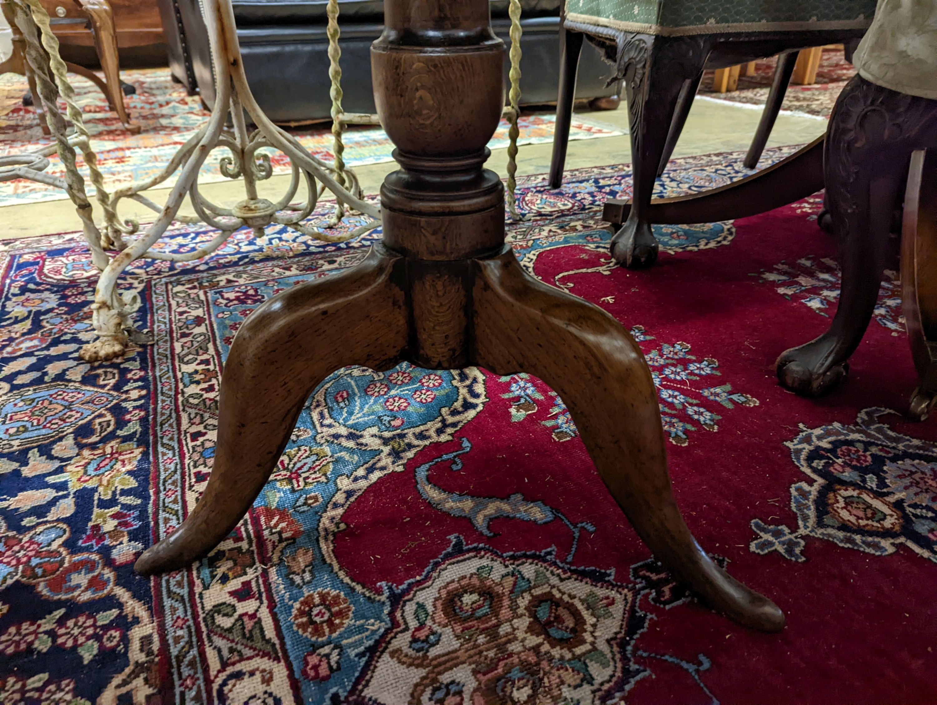 A George III circular oak tilt top tea table, diameter 86cm, height 71cm